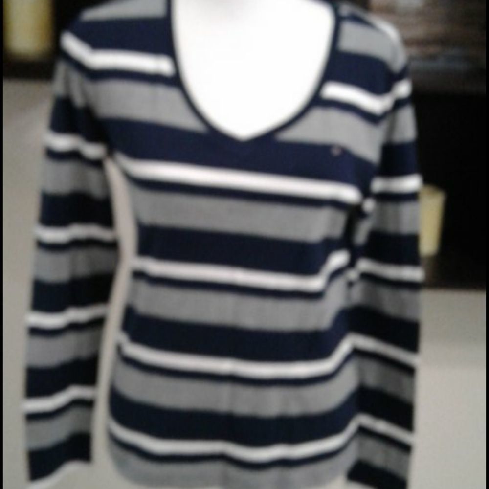 Classic Tommy Hilfiger V-Neck Striped Long Sleeve Knit Top L